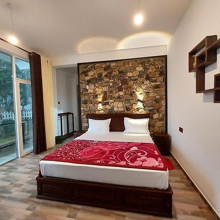 Nine Arch Gap Hotel Ела Екстериор снимка